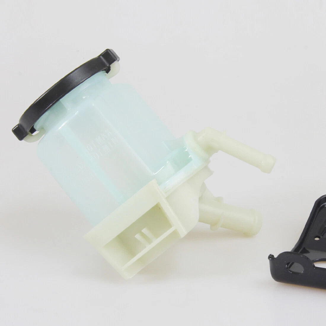 Steering Power Fluid Reservoir for 2.0/3.0 Diesel Toyota Hilux2005-2015